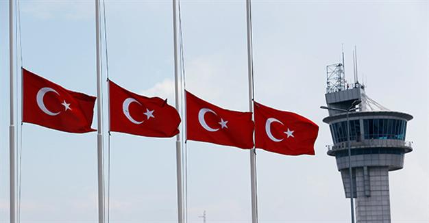 Όμηροι στο αρχηγείο Στρατού στην Άγκυρα - Πυροβολισμοί στο αρχηγείο Αστυνομίας στην Κωνσταντινούπολη - Media