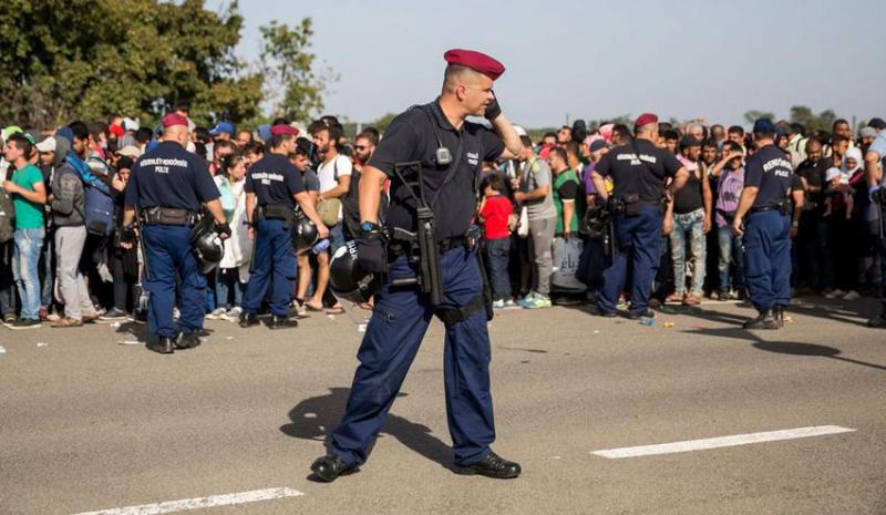 Ουγγαρία: Μετανάστες υφίστανται βάρβαρους ξυλοδαρμούς στα σύνορα  - Media
