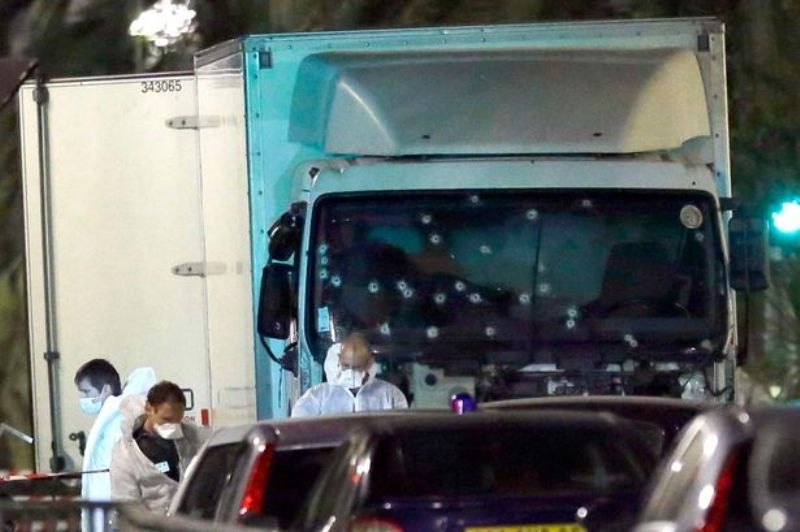 Περαστικός προσπάθησε να σταματήσει το μακελάρη της Νίκαιας - Media