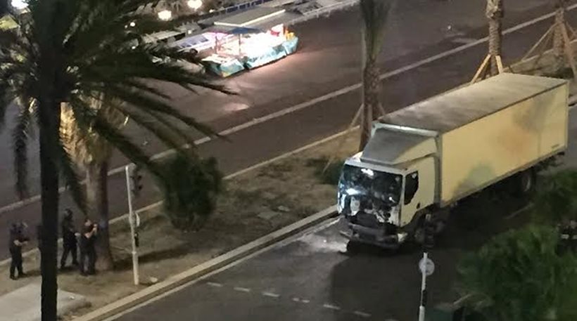 Ο οδηγός του φορτηγού πυροβολούσε πριν σκοτωθεί από τους αστυνομικούς - Media