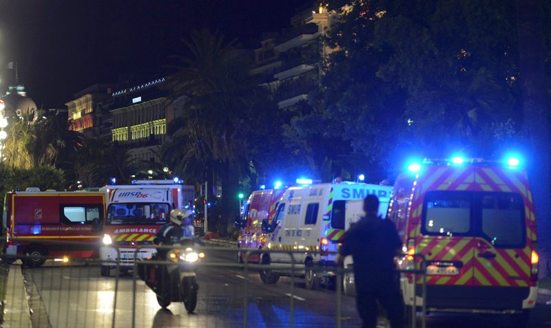 Νέο συγκλονιστικό βίντεο από την επίθεση στη Νίκαια (Σκληρές Εικόνες) - Media