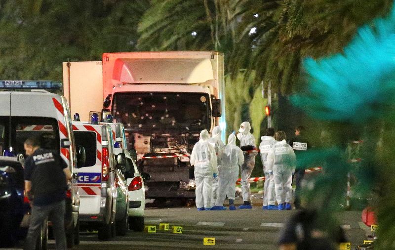 Σάλος στη Γαλλία με δημοσίευμα του Paris Match ένα χρόνο μετά την επίθεση στη Νίκαια (Photos) - Media