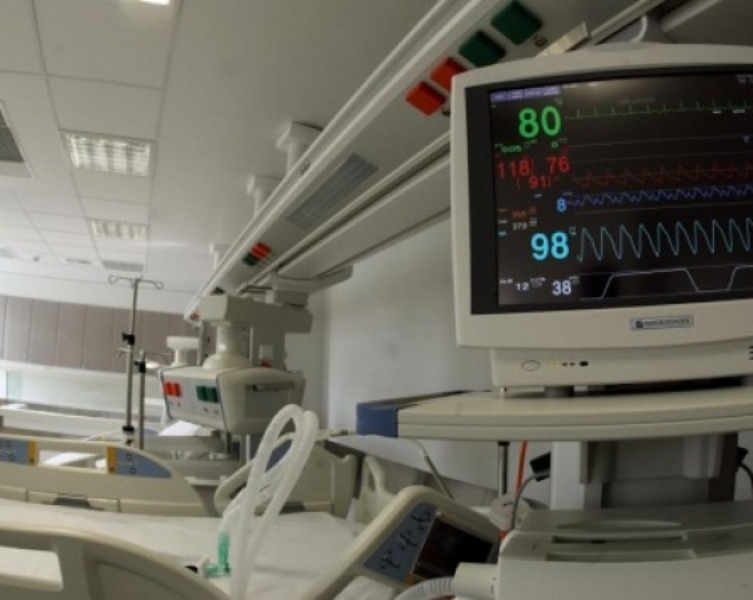 Σε κρίσιμη κατάσταση 69χρονη - Έπεσε από το μπαλκόνι - Media