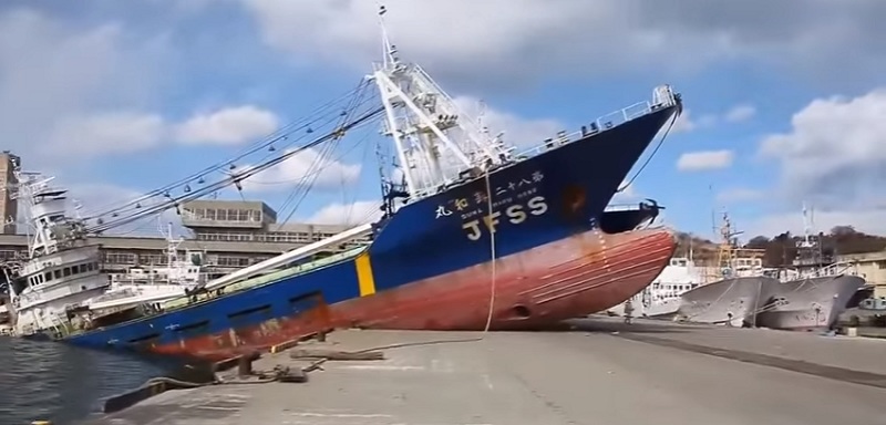 Καράβια βγήκαν στη στεριά!!! Ατζαμήδες καπετάνιοι διαλύουν τα πλοία τους με άγαρμπους χειρισμούς (Video) - Media