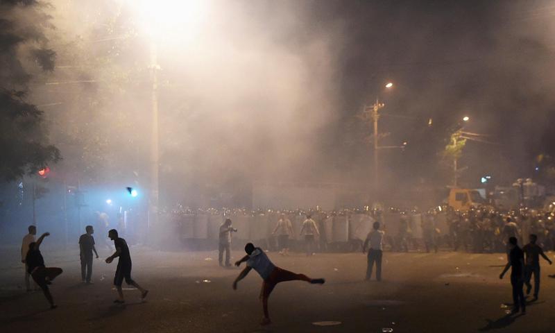 Παρίσι: Βίαια επεισόδια για 4η συνεχόμενη νύχτα με 10 συλλήψεις   - Media
