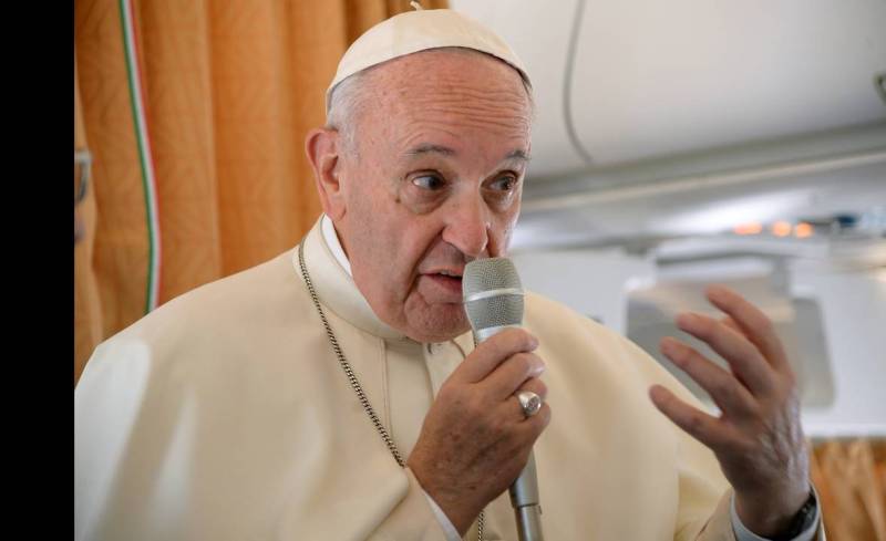 Αιφνιδιαστική επίσκεψη του Πάπα στις περιοχές που έπληξε ο σεισμός στην Ιταλία - Media