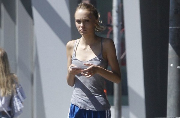 Στα όρια της ανορεξίας η κόρη του Τζόνι Ντεπ (Photos)  - Media