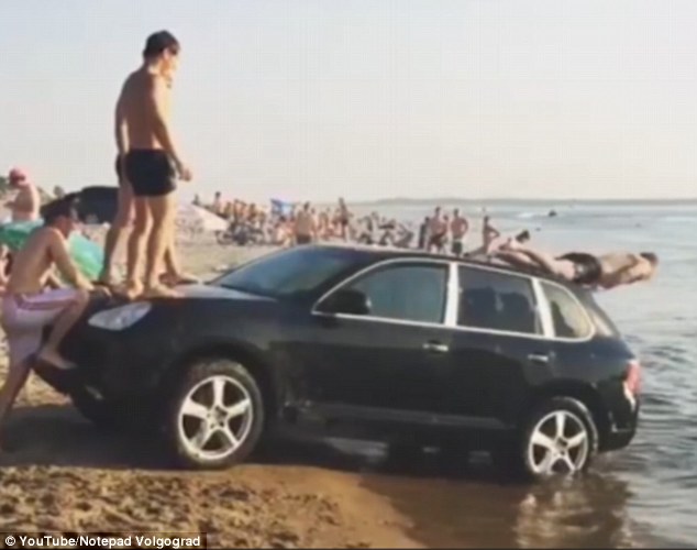 Οι Ρώσοι ξέρουν να χρησιμοποιούν μία Porsche Cayenne (Video) - Media
