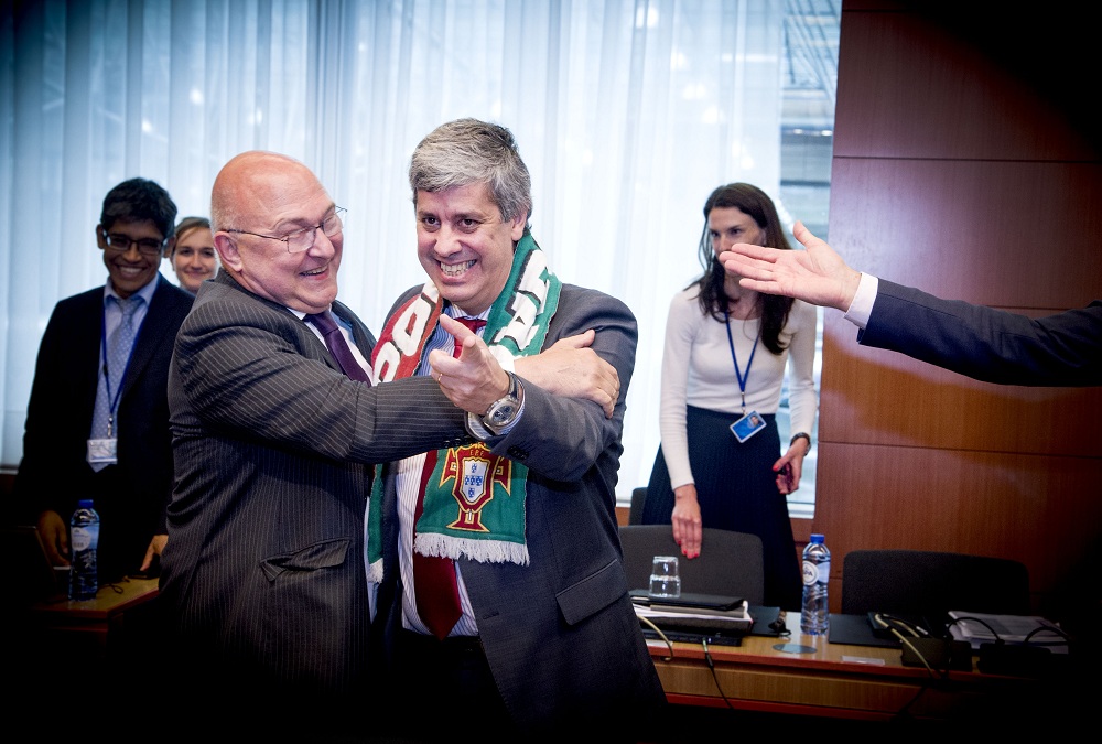 Με κασκόλ της Εθνικής Πορτογαλίας ο Σεντένο στο Eurogroup (Photos) - Media