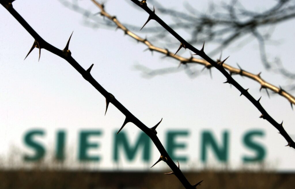 Υπόθεση Siemens: Στη φυλακή Σκαρπέλης, Καραβέλα, Μαυρίδης - Media