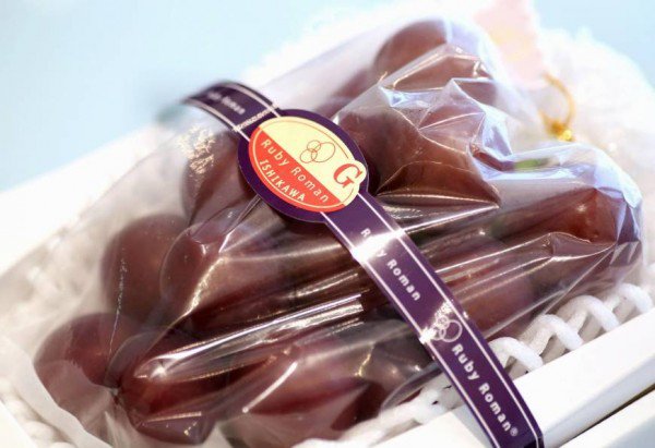 11.000 δολάρια για ένα τσαμπί σταφύλια (Photo)  - Media