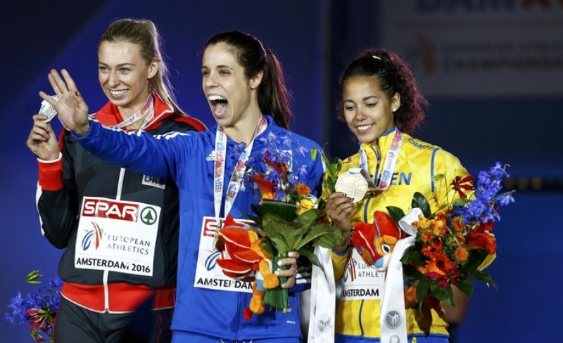 Συγχαρητήρια Παυλόπουλου - Βούτση στη «χρυσή» Κατερίνα Στεφανίδη - Media