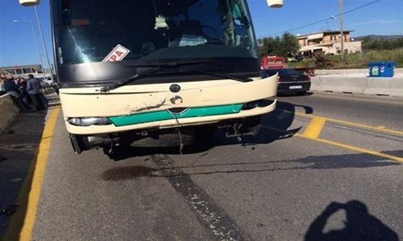Παραλίγο τραγωδία στο Αγρίνιο: Σύγκρουση αστικού λεωφορείου με φορτηγό – 12 τραυματίες - Media