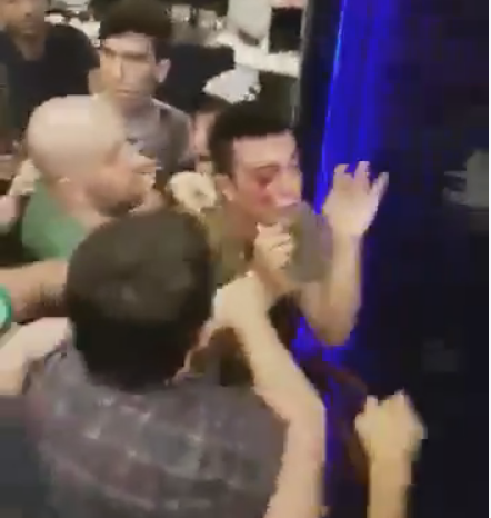 Νέο σκληρό βίντεο σύλληψης στρατιωτών από αστυνομικούς και πολίτες - Οι ψύχραιμοι απέτρεψαν το λιντσάρισμα - Media