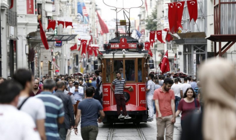 Τουρκία: Κυβέρνηση και αντιπολίτευση διαδηλώνουν υπέρ της δημοκρατίας στην Ταξίμ - Media