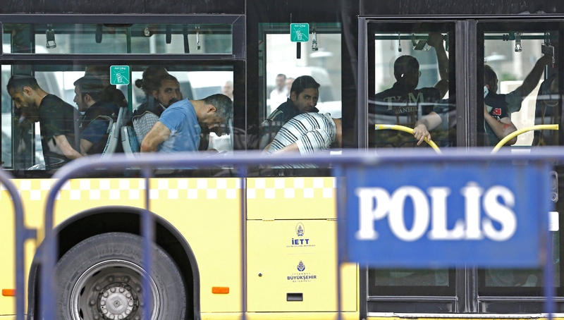 Τουρκία: Σε πλήρη εφαρμογή η κατάσταση έκτακτης ανάγκης - Παρέμβαση Σταϊνμάιερ - Media