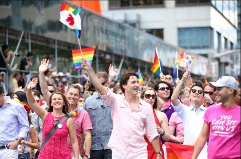 Ο Τριντό στο gay pride του Τορόντο (Photos -Video) - Media
