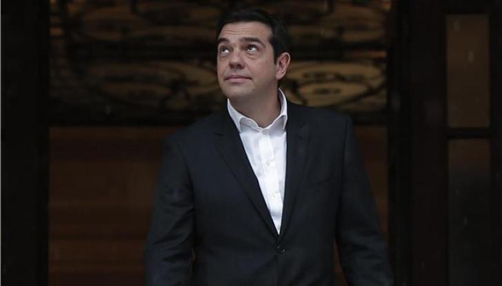 Ο Τσίπρας, η τούρτα και το… απρόοπτο με τα κεράκια - Media