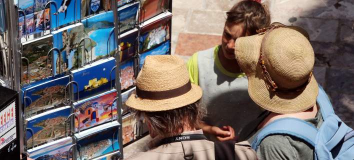 Ελληνικές φράσεις που πρέπει να ξέρουν οι Βρετανοί τουρίστες - Χιουμοριστικός οδηγός από Guardian - Media