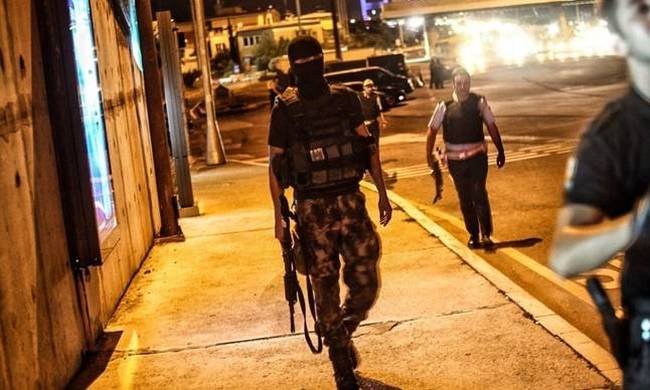 Συνελήφθησαν τρεις από τους πραξικοπηματίες που φέρονται ότι είχαν επιτεθεί στο ξενοδοχείο που έμενε ο Ερντογάν - Media