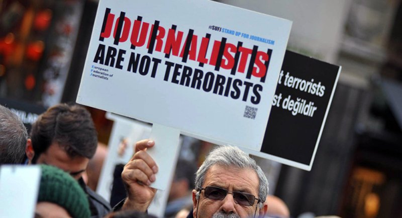 Ο Ερντογάν «σαρώνει» και τα ΜΜΕ: 42 εντάλματα σύλληψης για δημοσιογράφους - Media