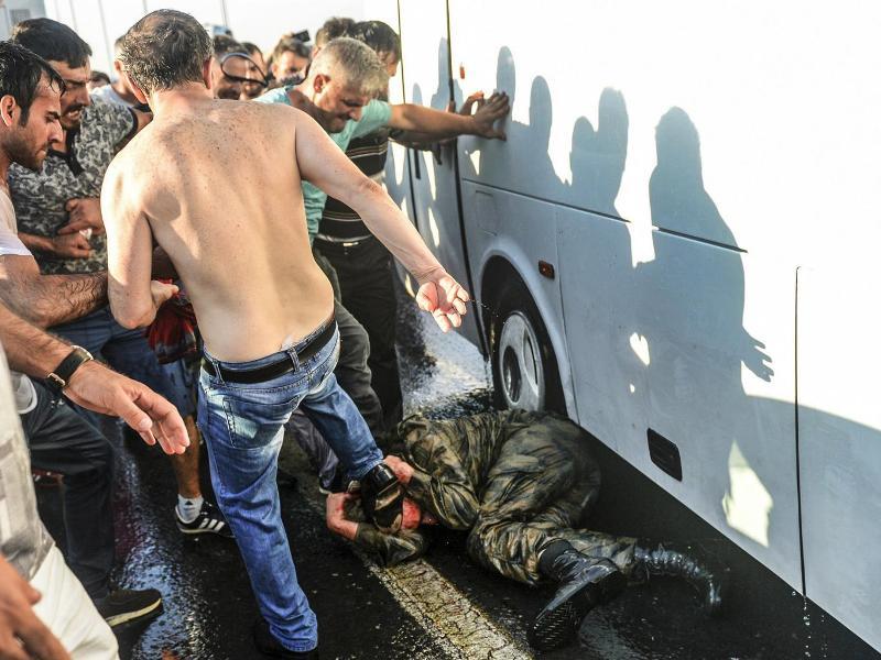 Τουρκία: Ισόβια για τους στρατιωτικούς που αποπειράθηκαν να σκοτώσουν τον Ερντογάν - Media