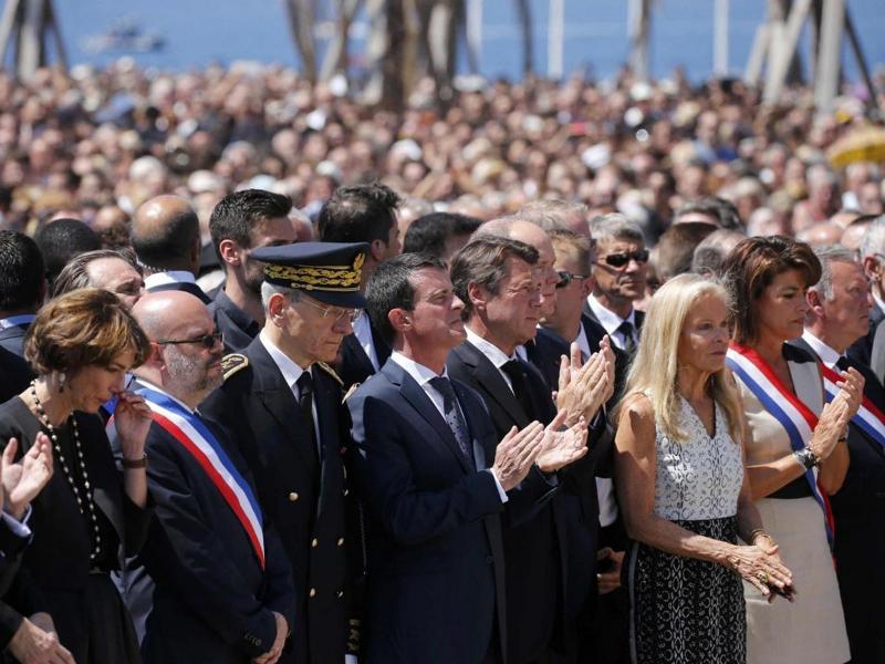 Έξαλλοι οι Γάλλοι με την κυβέρνηση - Γιουχάισαν τον Βαλς στη Νίκαια (Video) - Media