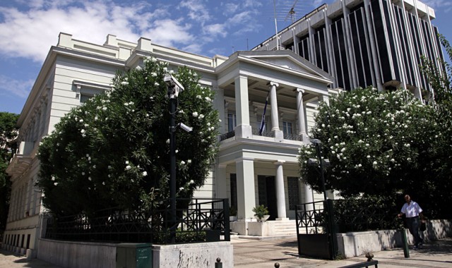 Προσφυγή στο ΣτΕ από απολυμένη μεταφράστρια του ΥΠΕΞ - Media