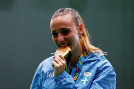 Γιατί οι Ολυμπιονίκες δαγκώνουν πάντα τα μετάλλιά τους; - Media