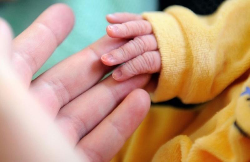 Γέννησε στα 30.000 πόδια! - To απίθανο δώρο της αεροπορικής εταιρείας στο μωρό (Video)  - Media