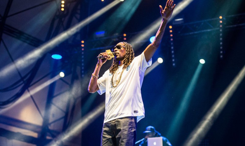 ΗΠΑ: Καταρρέει εξέδρα σε συναυλία του Snoop Dogg - Πάνω από 40 τραυματίες (Video)  - Media