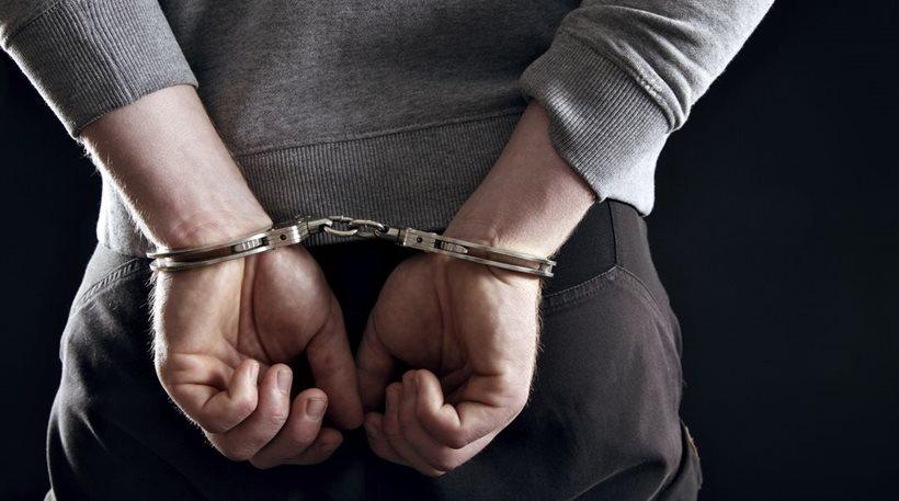 Συνελήφθη ανήλικος με όπλο και αναβολικά στο Αγρίνιο - Media