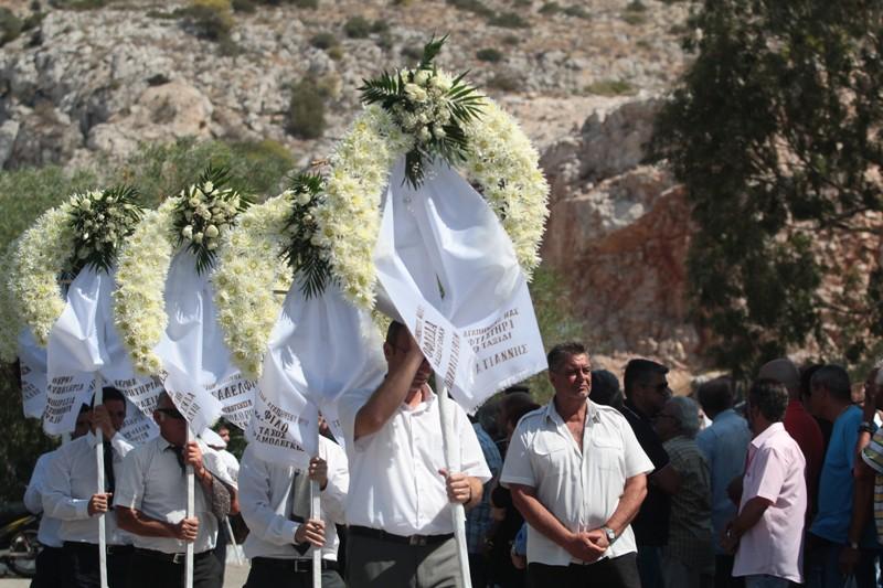 Οδύνη και πόνος στο τελευταίο αντίο στον αδικοχαμένο Θεοδόση Κατιφέ και την 5χρονη κορούλα του (Photos) - Media