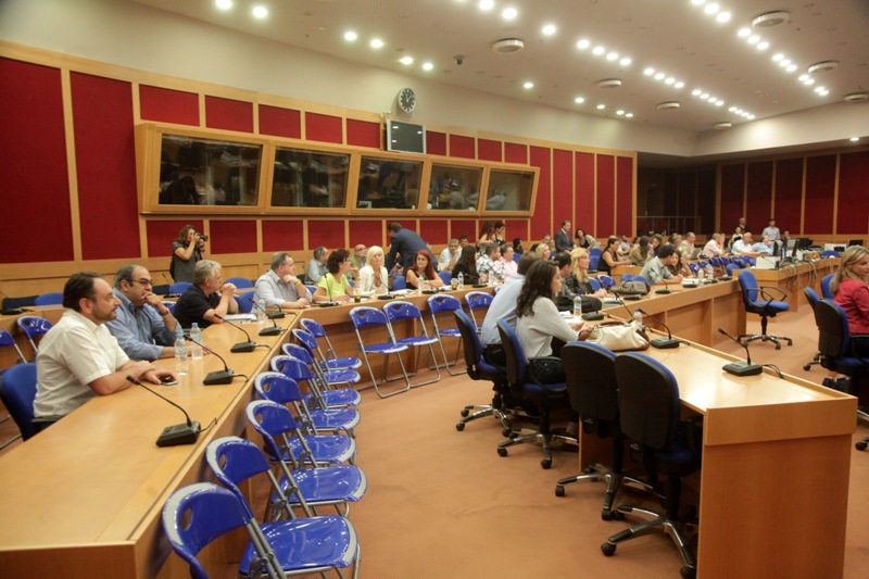 ΝΔ για τηλεοπτικές άδειες: Δεν αναγνωρίζουμε το διαγωνισμό - Η κυβέρνηση χτίζει «γέφυρες διαπλοκής» - Media