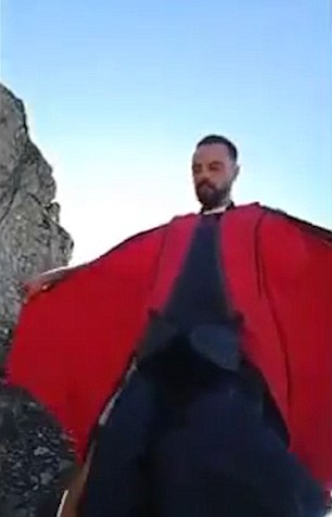 Μετέδωσε ζωντανά την τραγική πτώση με wingsuit που οδήγησε στο θάνατό του (Video) - Media