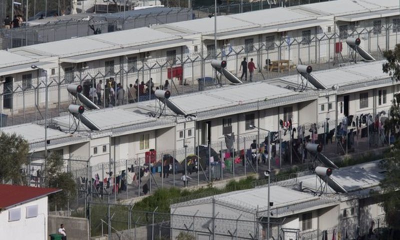 Guardian: Έλληνες προσπάθησαν να προσηλυτίσουν μουσουλμάνους πρόσφυγες στην Λέσβο - Τους ζητούσαν να υπογράψουν «έγγραφο αλλαξοπιστίας» - Media