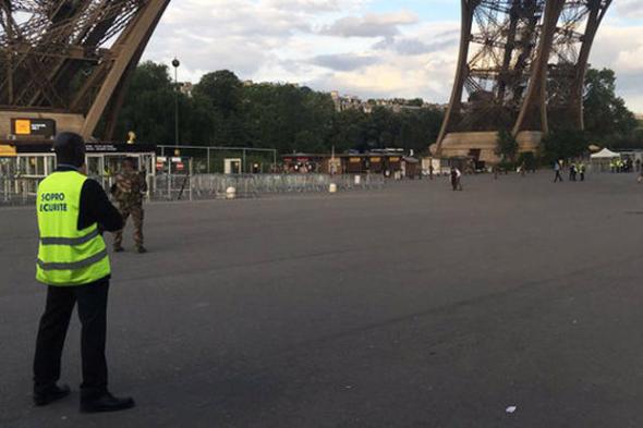 Έληξε ο συναγερμός στον Πύργο του Άιφελ - Καθησυχαστική η αστυνομία για ύποπτο αντικείμενο (Video, Photos) - Media