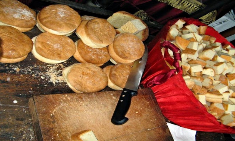 Πύργος: Συνελήφθησαν δύο άτομα γιατί έκλεψαν μέχρι και το… Αντίδωρο από ιερό ναό - Media