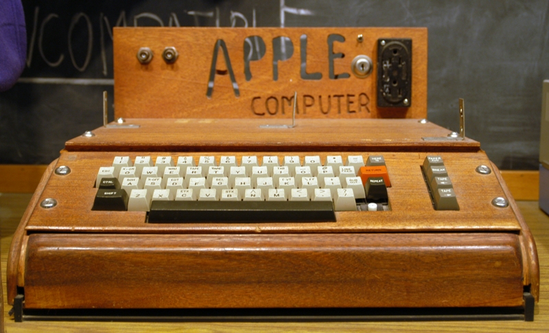 Η αστρονομική τιμή πώλησης του πρώτου υπολογιστή της Apple - Media