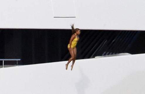 Βουτιά από 9 μ. ύψος έκανε η Μπιγιονσέ (Photos) - Media