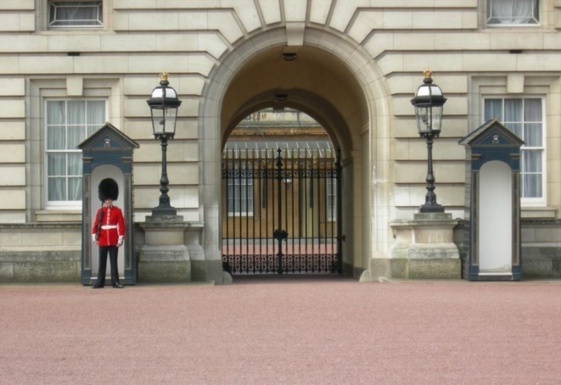 Μέθυσε και είπε να κάνει βόλτα στο... Μπάκιγχαμ! - Media