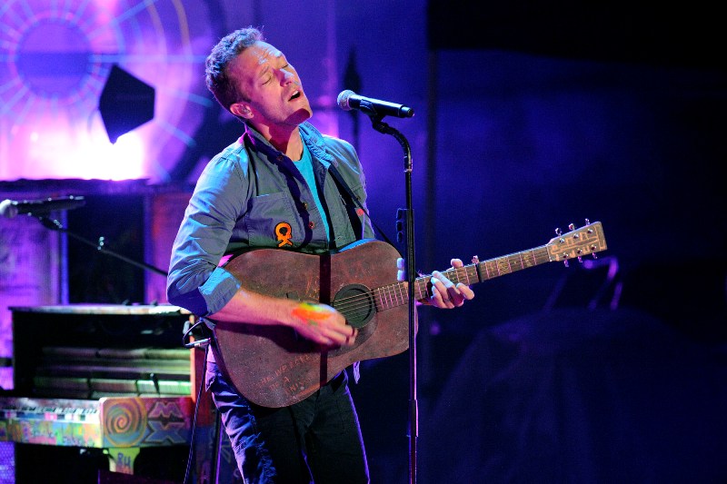 Η ανήθικη πρόταση φαν στον τραγουδιστή των Coldplay και η επική απάντηση του (Video)  - Media