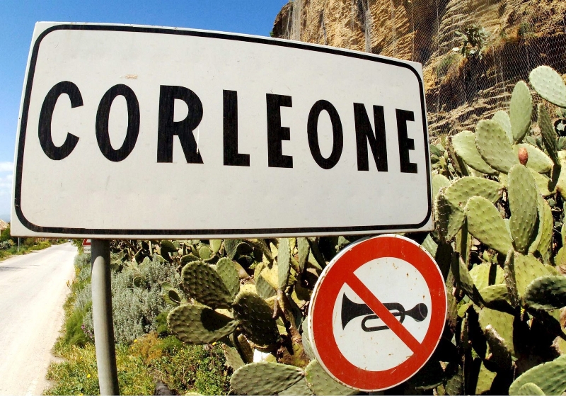 Ο «Νονός» είναι ακόμα εδώ - Η ιταλική κυβέρνηση «αποκαθήλωσε» το δημοτικό συμβούλιο του Κορλεόνε - Media