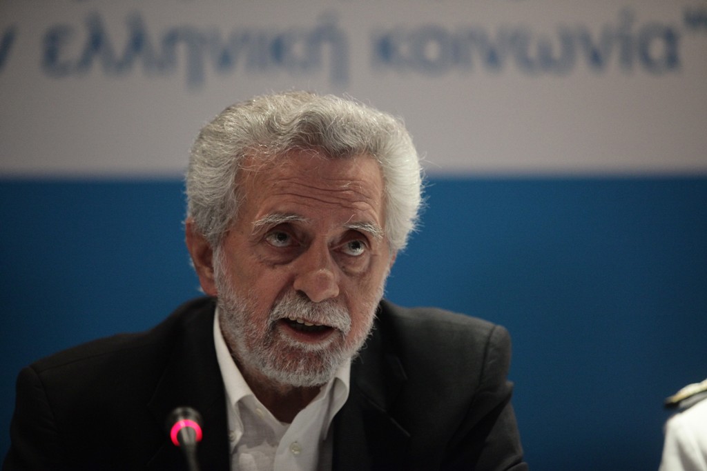 Αίγινα: Τι απαντά ο Δρίτσας για τις επιθέσεις που δέχτηκε - Media
