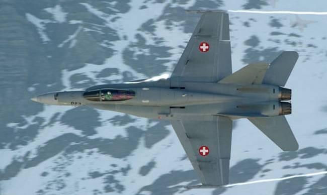 Συνετρίβη στις Άλπεις ελβετικό στρατιωτικό αεροσκάφος - Media