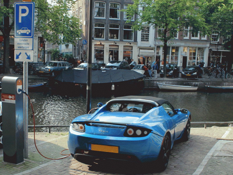 Η Ολλανδία ετοιμάζεται να απαγορεύσει την πώληση βενζινοκίνητων αυτοκινήτων - Media