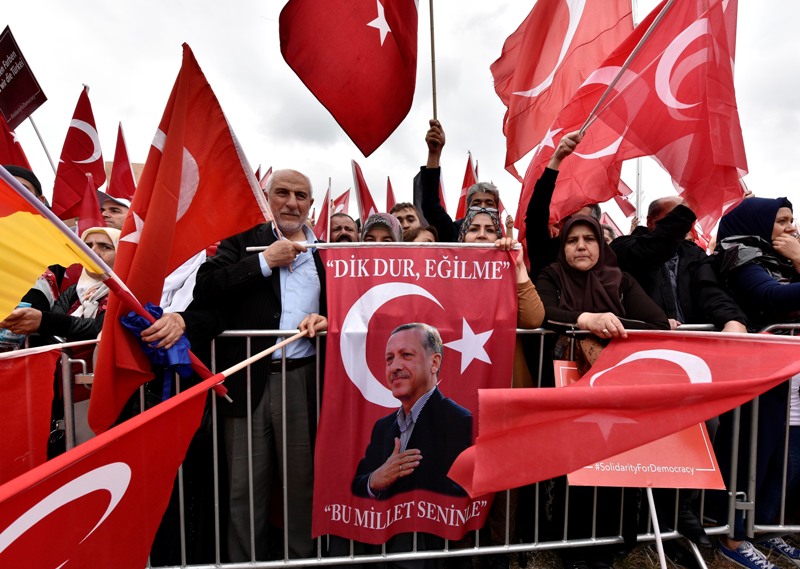 Δείτε Live το ...σόου του Ερντογάν "υπέρ της δημοκρατίας και των μαρτύρων" - Media