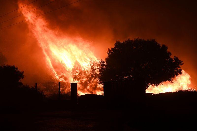 Στις φλόγες η νότια Γαλλία – Τέσσερις πυροσβέστες τραυματίστηκαν (Photos-Video) - Media