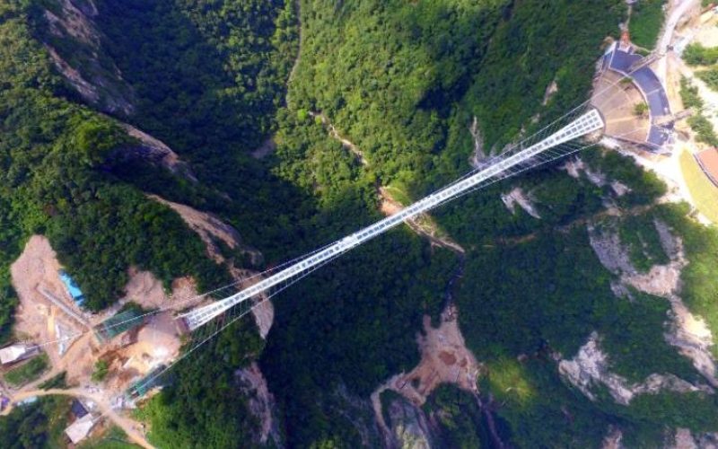 Η μεγαλύτερη και ψηλότερη γυάλινη γέφυρα του κόσμου στην Κίνα! (Photos) - Media