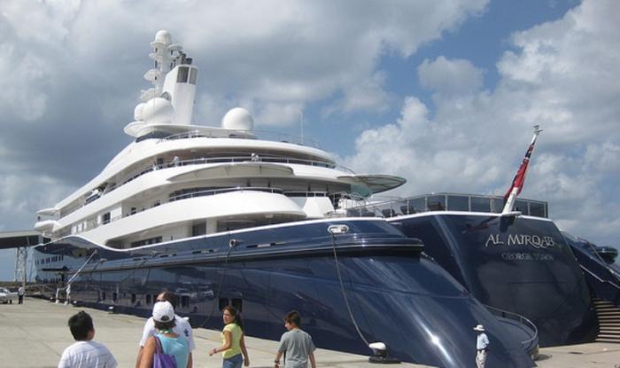 Το ακριβότερο σκάφος στον κόσμο αγκυροβόλησε στην Πολύαιγο - Media